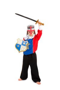 chevalier ; médiéval ; tunique ; pantalon ; rouge ; bleu ; bouclier ; casque ; arme ; histoire ; enfant ; 8