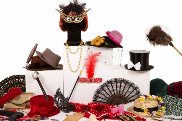 accessoires vintage charleston éventail bandeau ceinture chapeau cigare cigarette lunettes plumeau gants sac